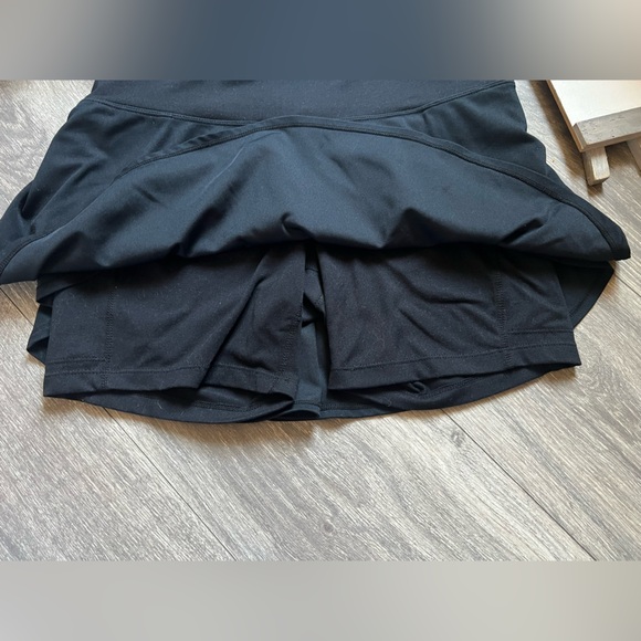 Road Runner Athletic Skirt w Attached Under Shorts in Black. Size S - Picture 2 of 7